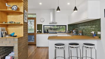 Refrigerador, microondas, horno y lavavajillas