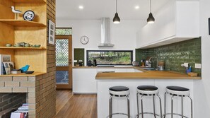 Fridge, microwave, oven, dishwasher - The Property - Pet Friendly (Anglesea)
