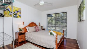3 bedrooms, bed sheets - SUMMER SALT  holiday house - town center, walk to the beach (Agnes Water)