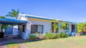 Exterior - SUMMER SALT  holiday house - town center, walk to the beach (Agnes Water)
