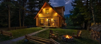 Wilmington Range Chalet with river access