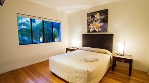 5 bedrooms, WiFi, bed sheets