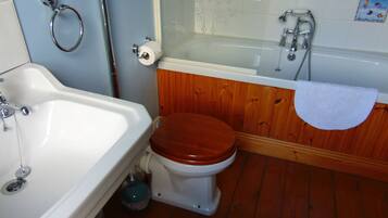 Combined shower/bathtub, hair dryer, bidet, towels