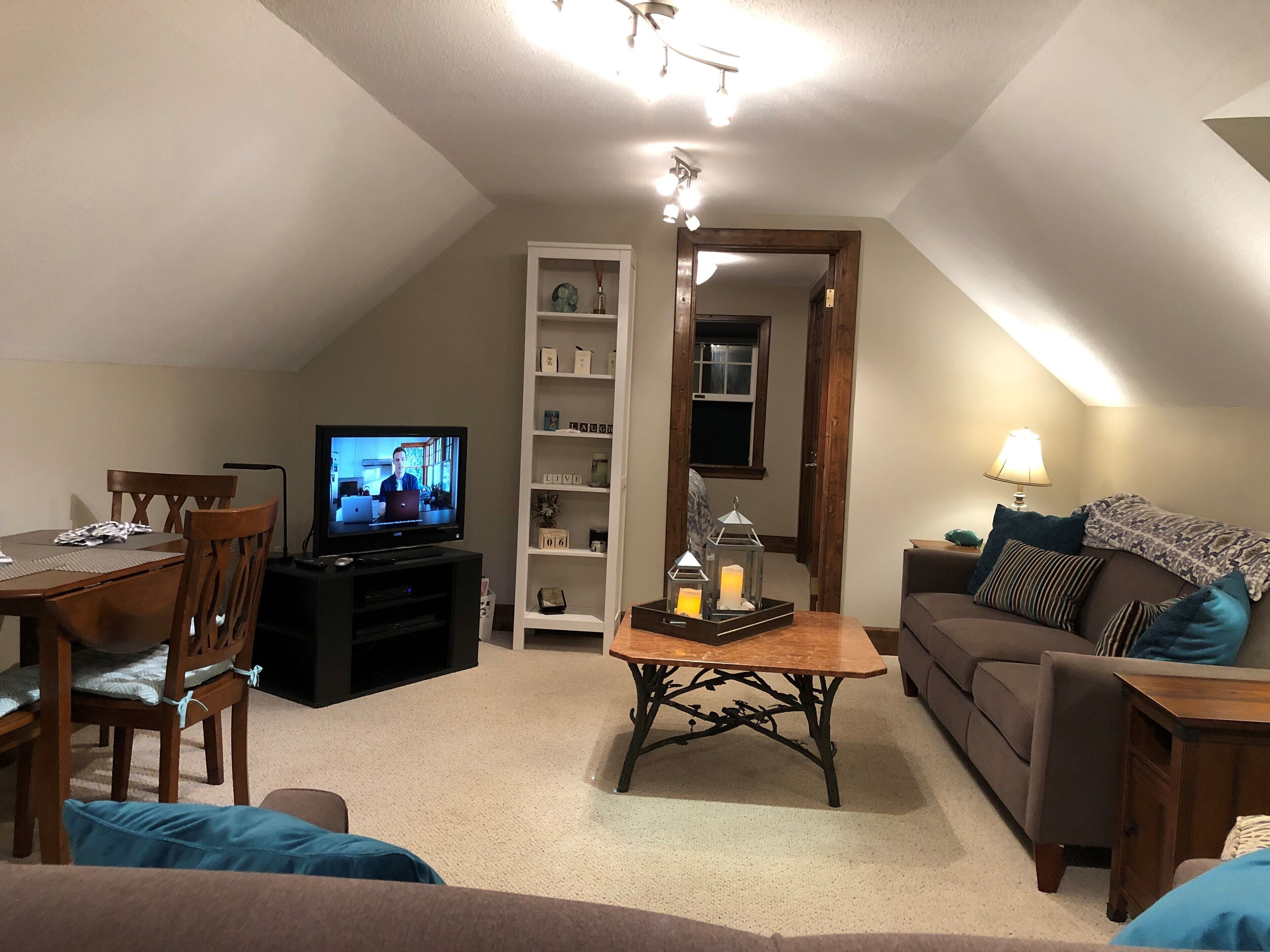 Beautiful Carriage House / Your Own Isolated Space