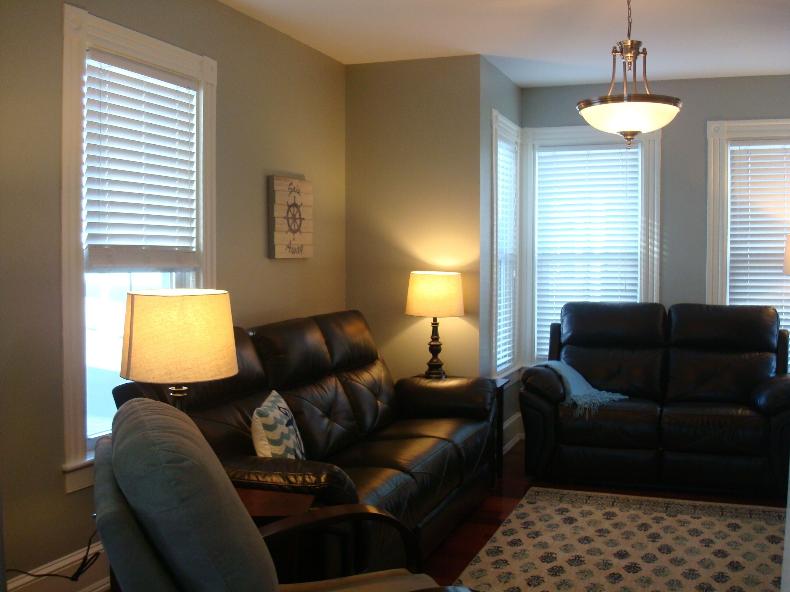 Lovely 4 Bedroom, 2 Bathroom Condo.  Walking distance to all that is Portsmouth.