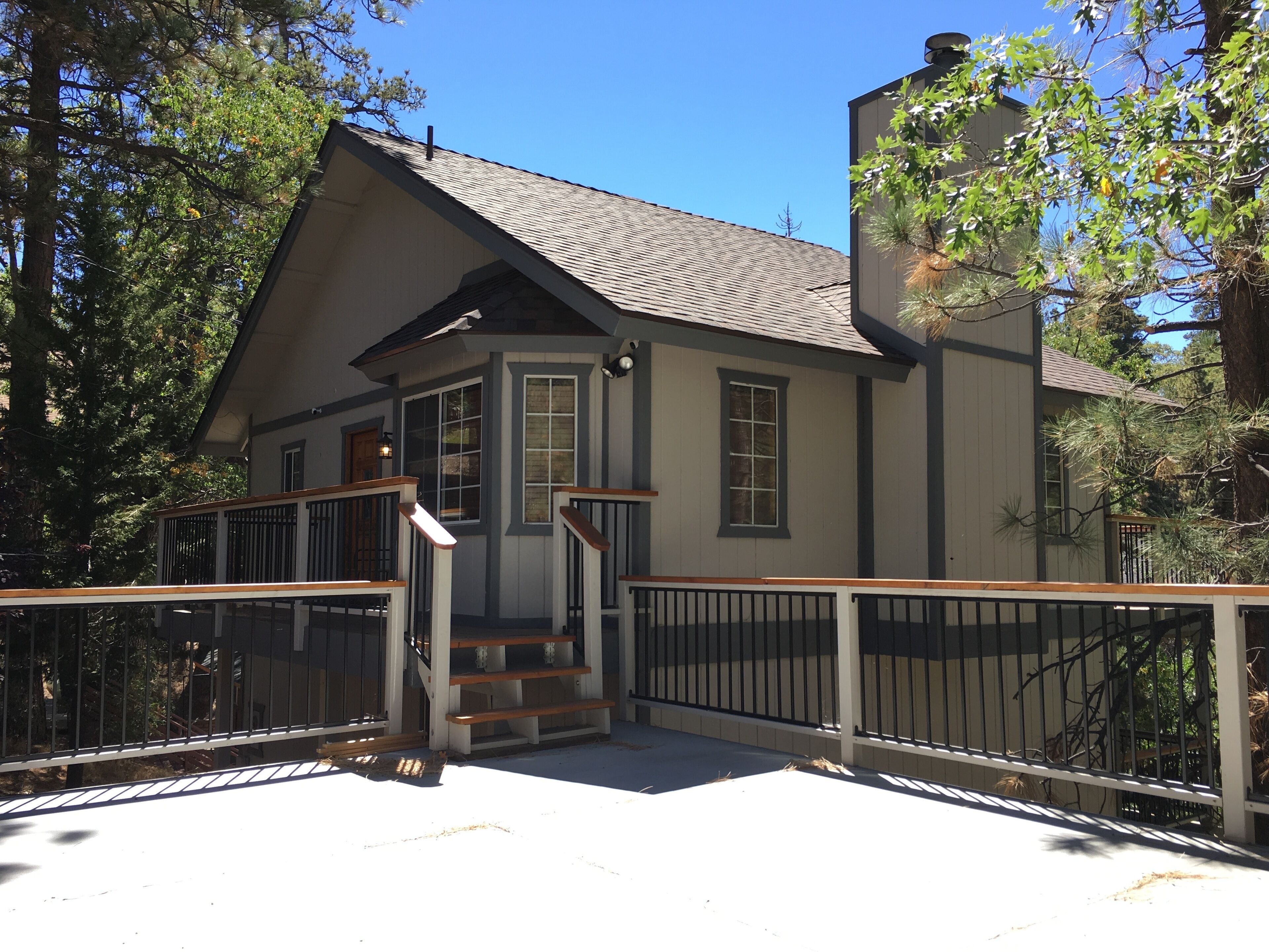 The 717 2BR 2BA In Upper Moonridge, mins from Bear Mtn, Snow Summit, Village 