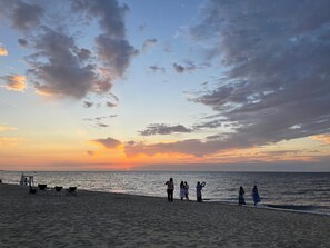 In Strandnähe, Liegestühle, Strandtücher