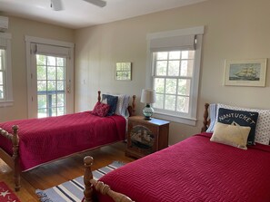 5 Schlafzimmer, Schreibtisch, Bügeleisen/Bügelbrett, Reisekinderbett