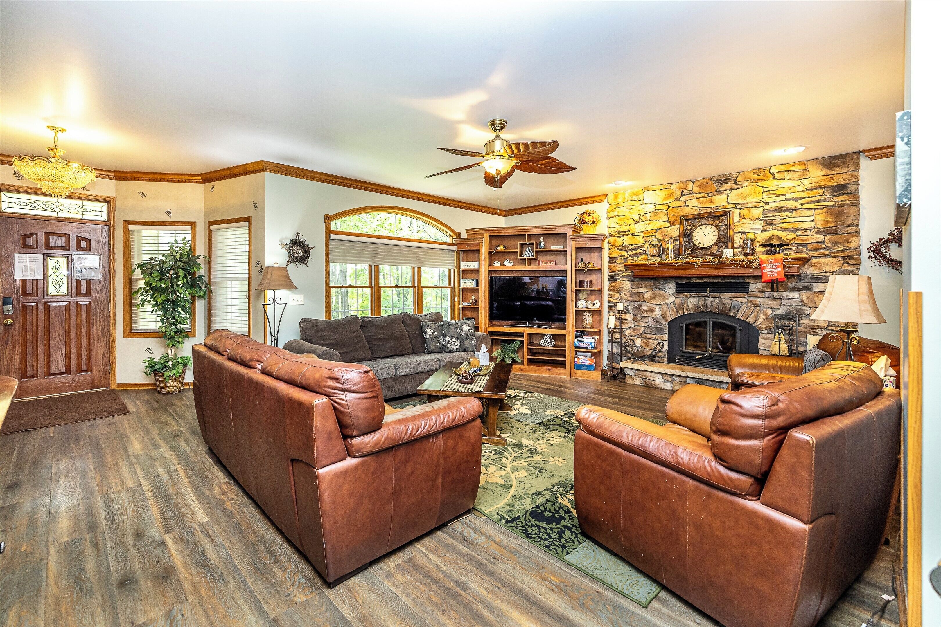 Smart-TV, peis, DVD-spiller og fotballspill