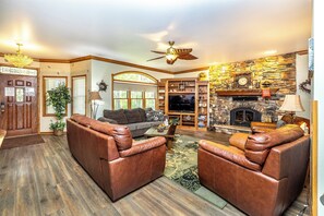 Smart-TV, Kamin, DVD-Player, Tischfußball