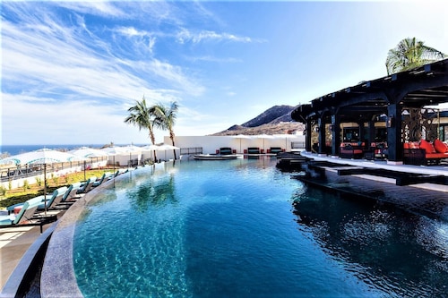 5 Bd Luxury Villa w Resort Amenities 5600 sqft of Incredible Breath taking views