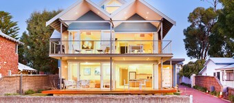 SEAGULL Condo/Apartment - Holiday Retreat (with views to die for!)