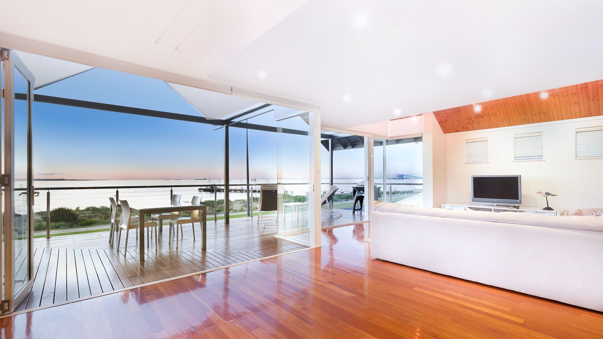 SEAGULL Condo/Apartment - Absolute Beachfront Holiday Retreat — image 18