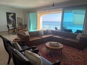 TV connectée, médiathèque, chaîne hi-fi