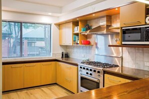 Coffee/tea maker, fridge, microwave, oven
