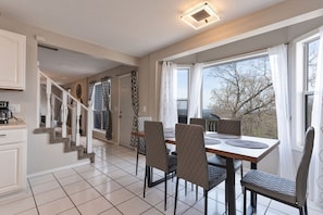 Dining - Summer Discounts! 5 Bdr Lake View Home right in Branson! 1Mile from the Beach ! (Branson)