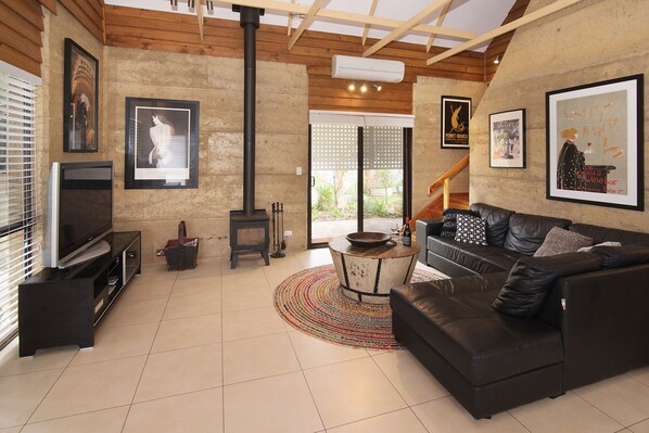 Smart TV, fireplace, Netflix, DVD player