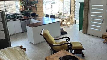 Smart TV, fireplace, Netflix, DVD player