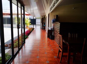 32-Zoll-Smart-TV mit Kabelempfang, Fernseher