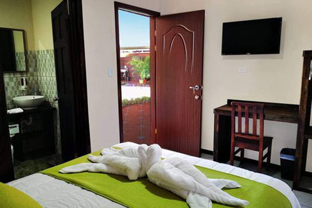 Standard Room, 1 Queen Bed, Non Smoking | Premium bedding, down duvets, desk, free WiFi
