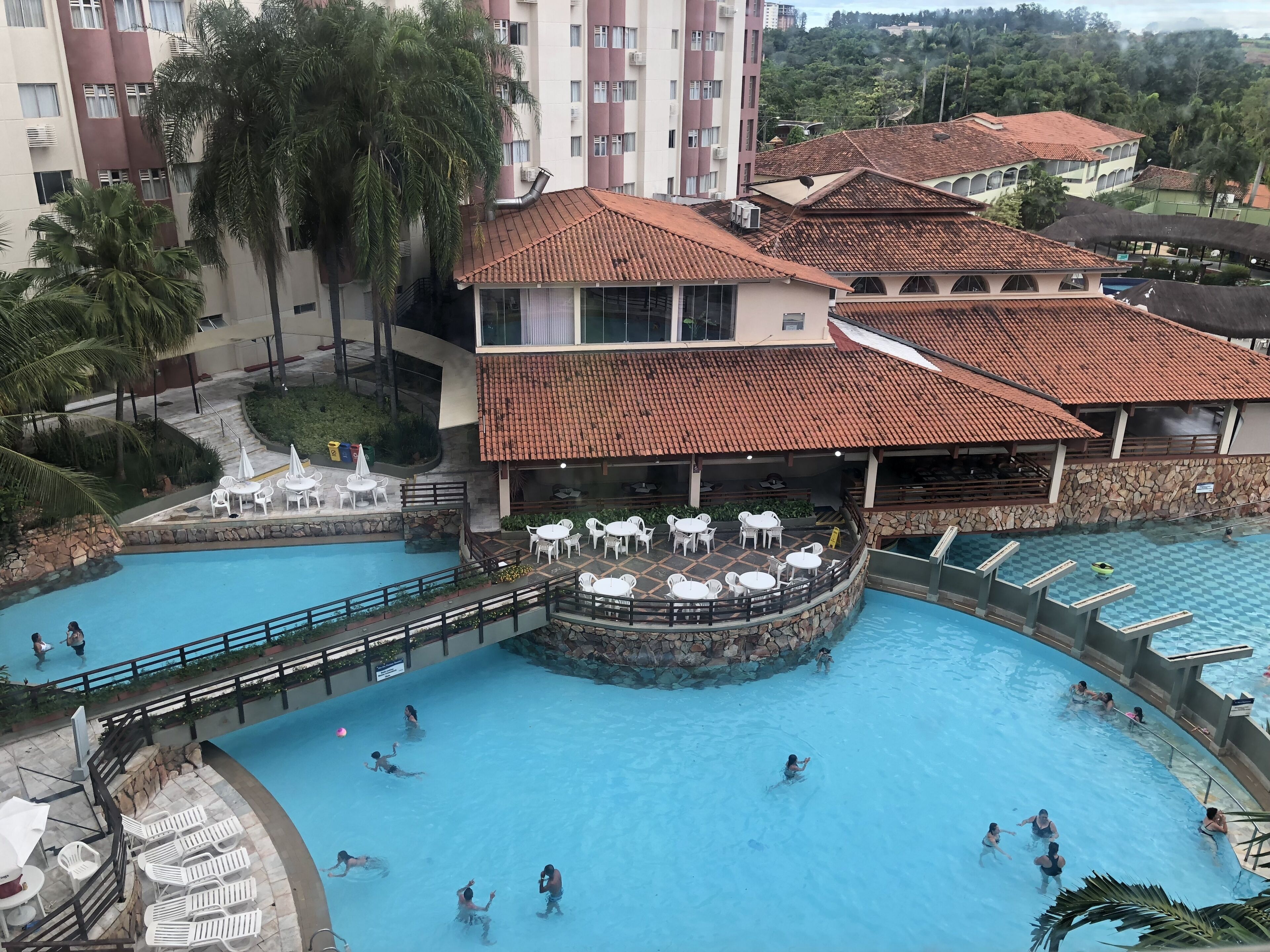 Privileged location! close to several shops!