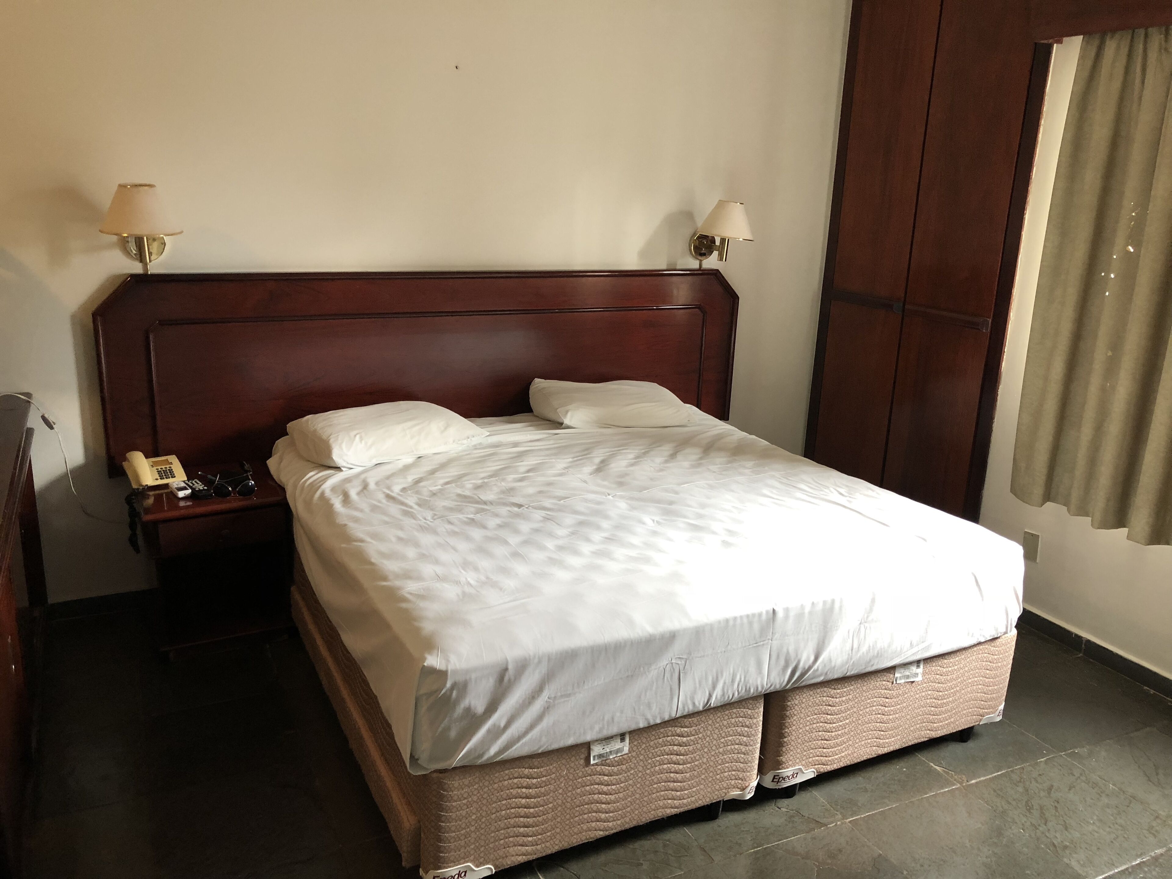 Privileged location! close to several shops!