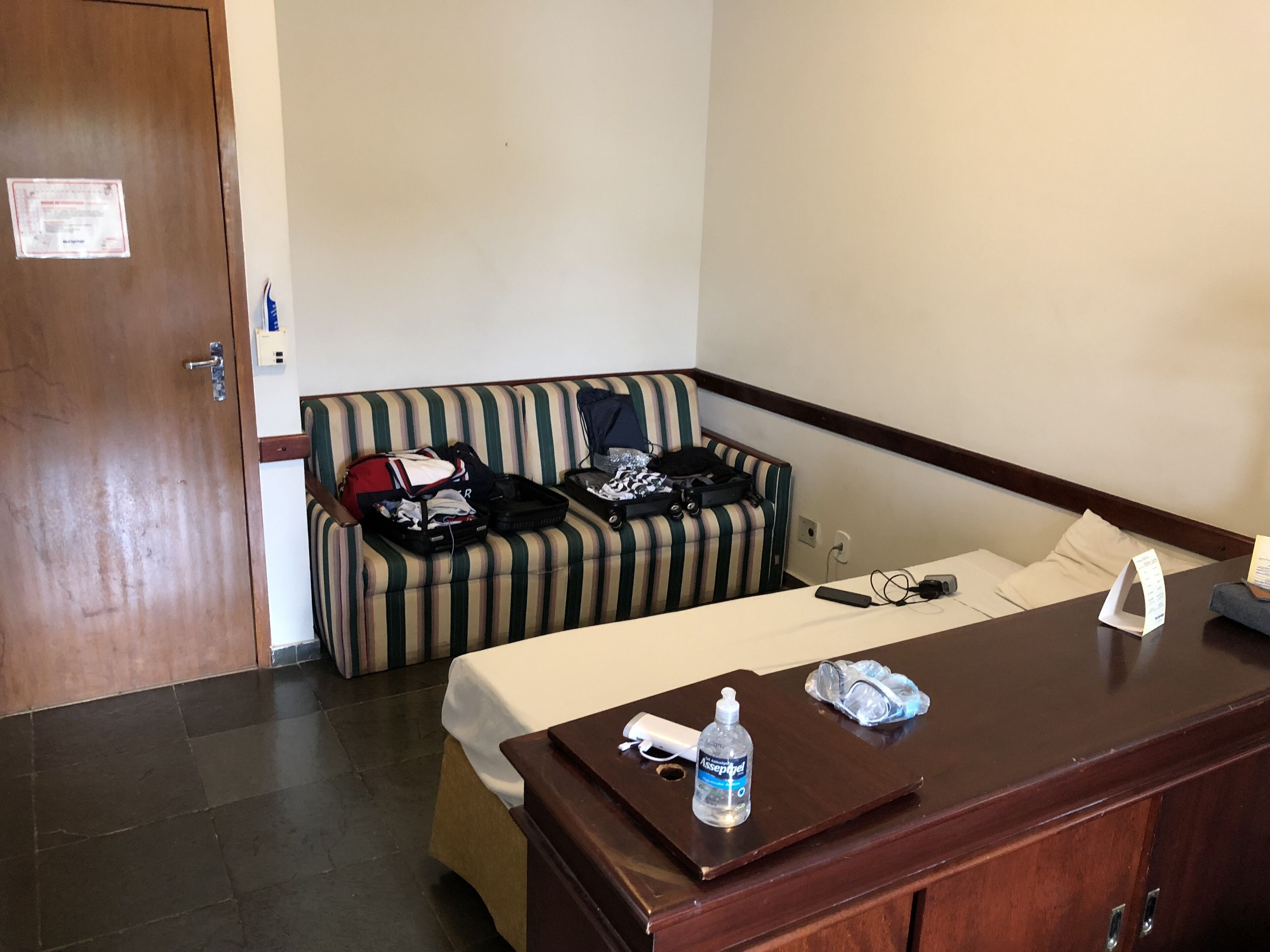 Privileged location! close to several shops!