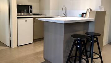 Kjøleskap, mikrobølgeovn, ovn og brødrister