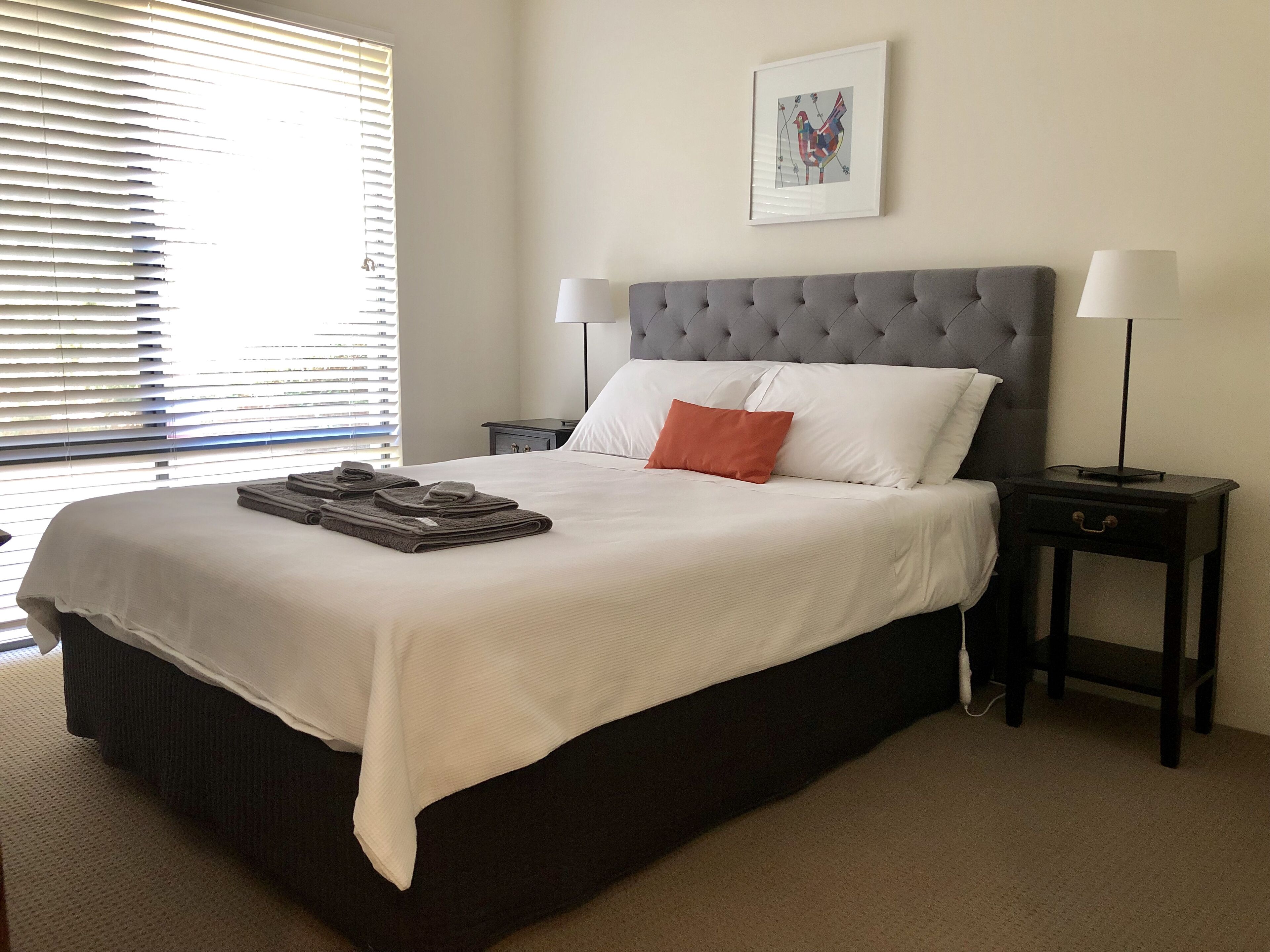 1 habitación, tabla de planchar con plancha, wifi gratis y ropa de cama 