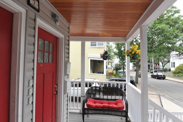 Entranceway, right side on porch