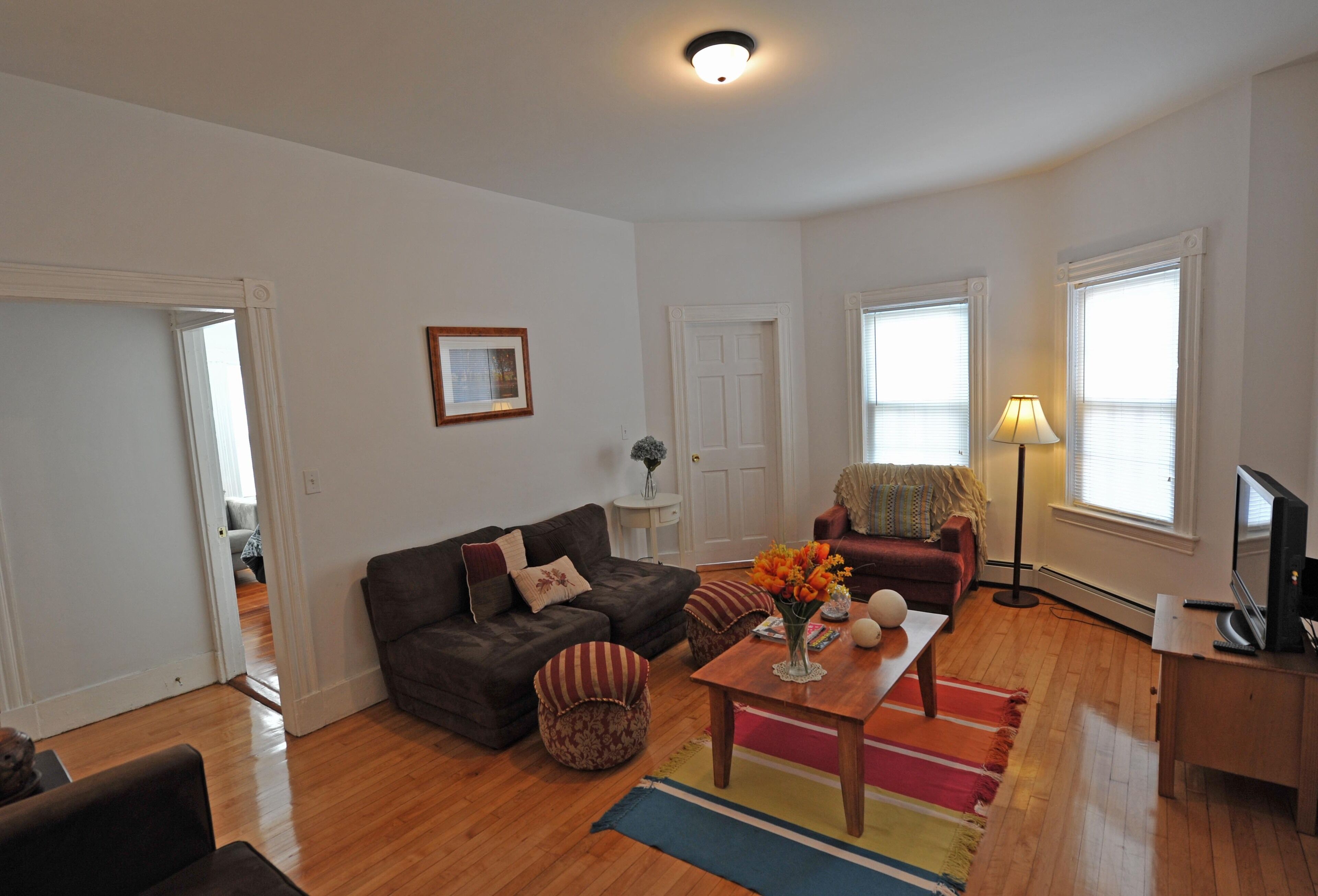 CLEAN Apt Near Boston/Cambridge, Harvard, MIT with Parking - Great Reviews!