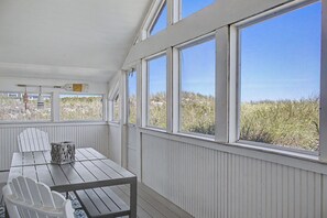 Dining - Oceanside 1 -  East Sandwich waterfront cottage (Sandwich/East Sandwich)