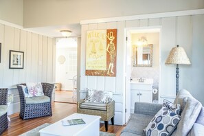 Älytelevisio, DVD-soitin, kirjoja