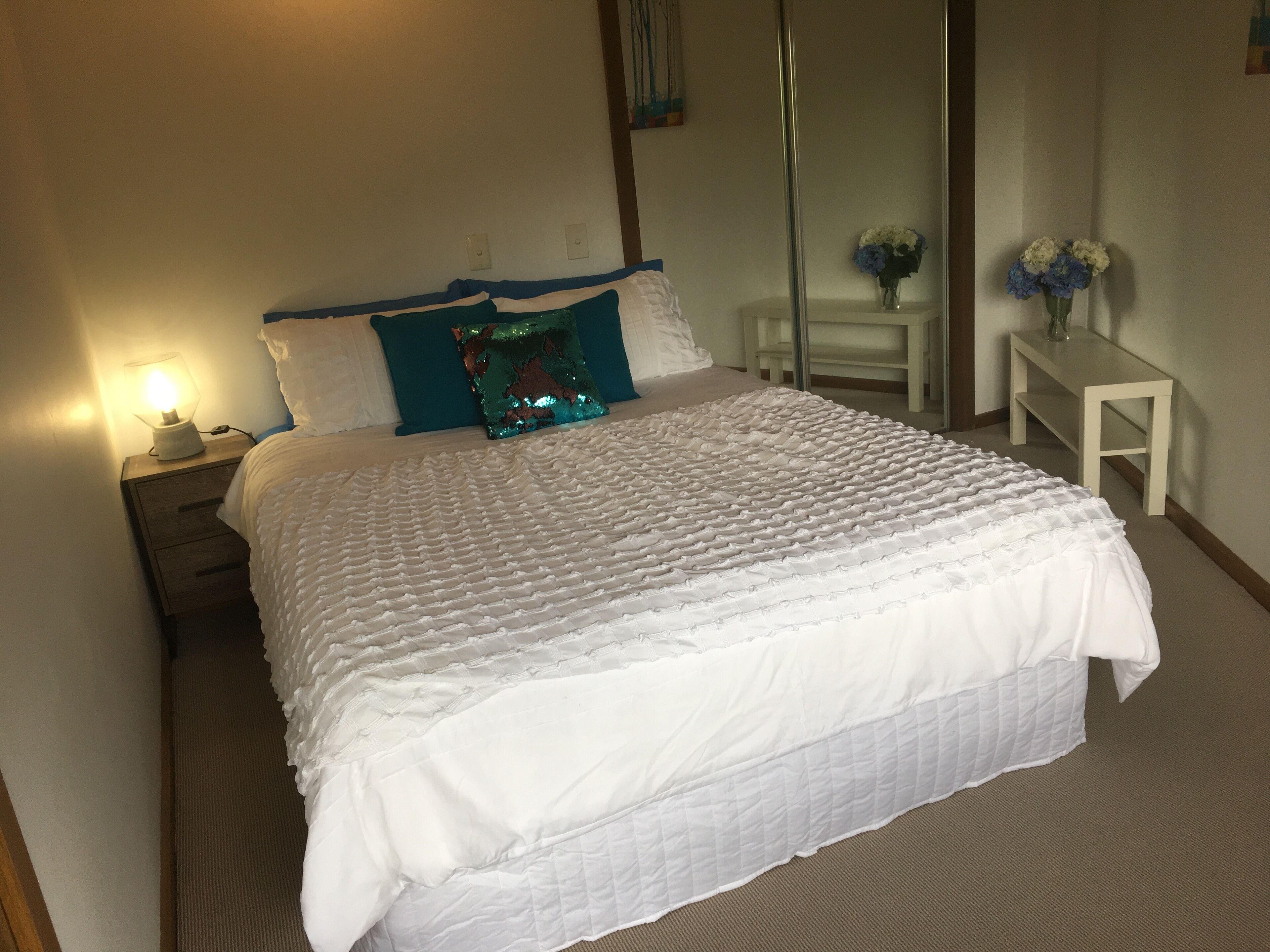 1-2 B/R Apartment, Central Williamstown, close to beach, cafes,  trains, shops