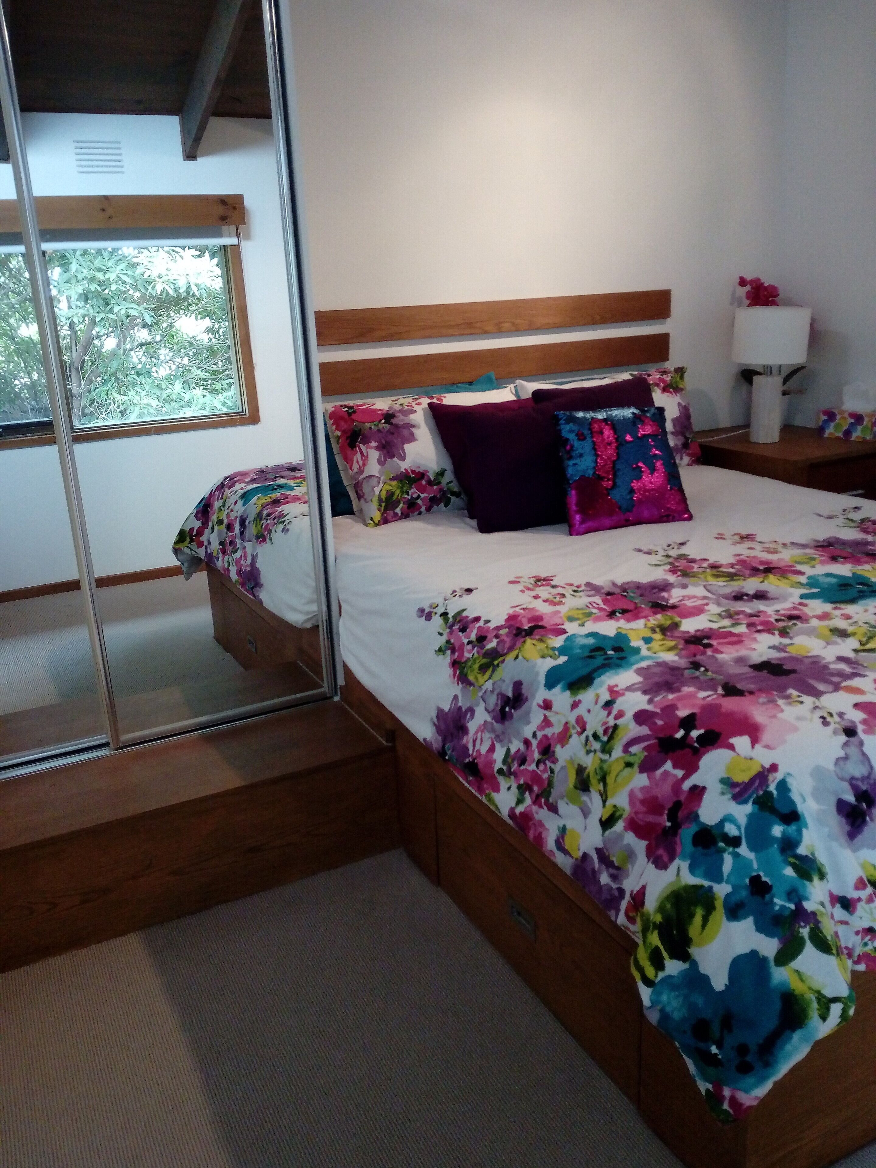 1-2 B/R Apartment, Central Williamstown, close to beach, cafes,  trains, shops