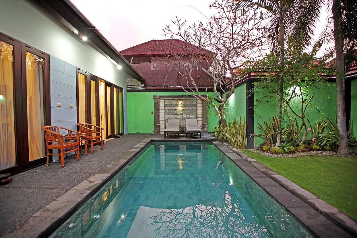 Außenpool, Liegestühle