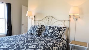 3 bedrooms, WiFi (free), bed sheets