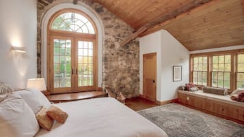 7 slaapkamers, een bureau, een strijkplank/strijkijzer, gratis wifi