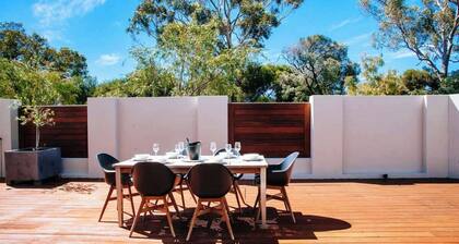 Eagle Bay Beach Retreat—Steps from the Sands