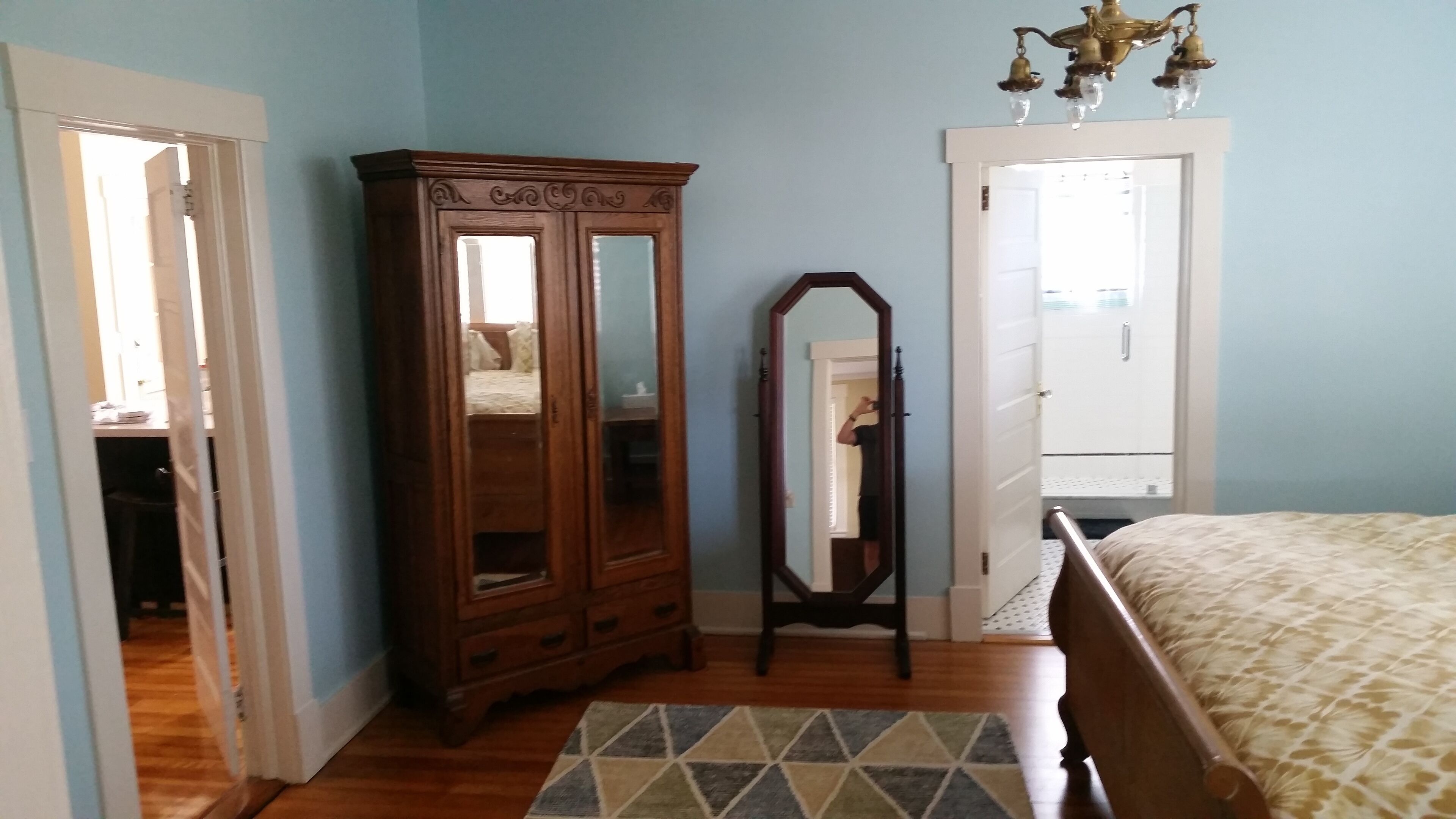 Historic Downtown Home/ Modern Conveniences