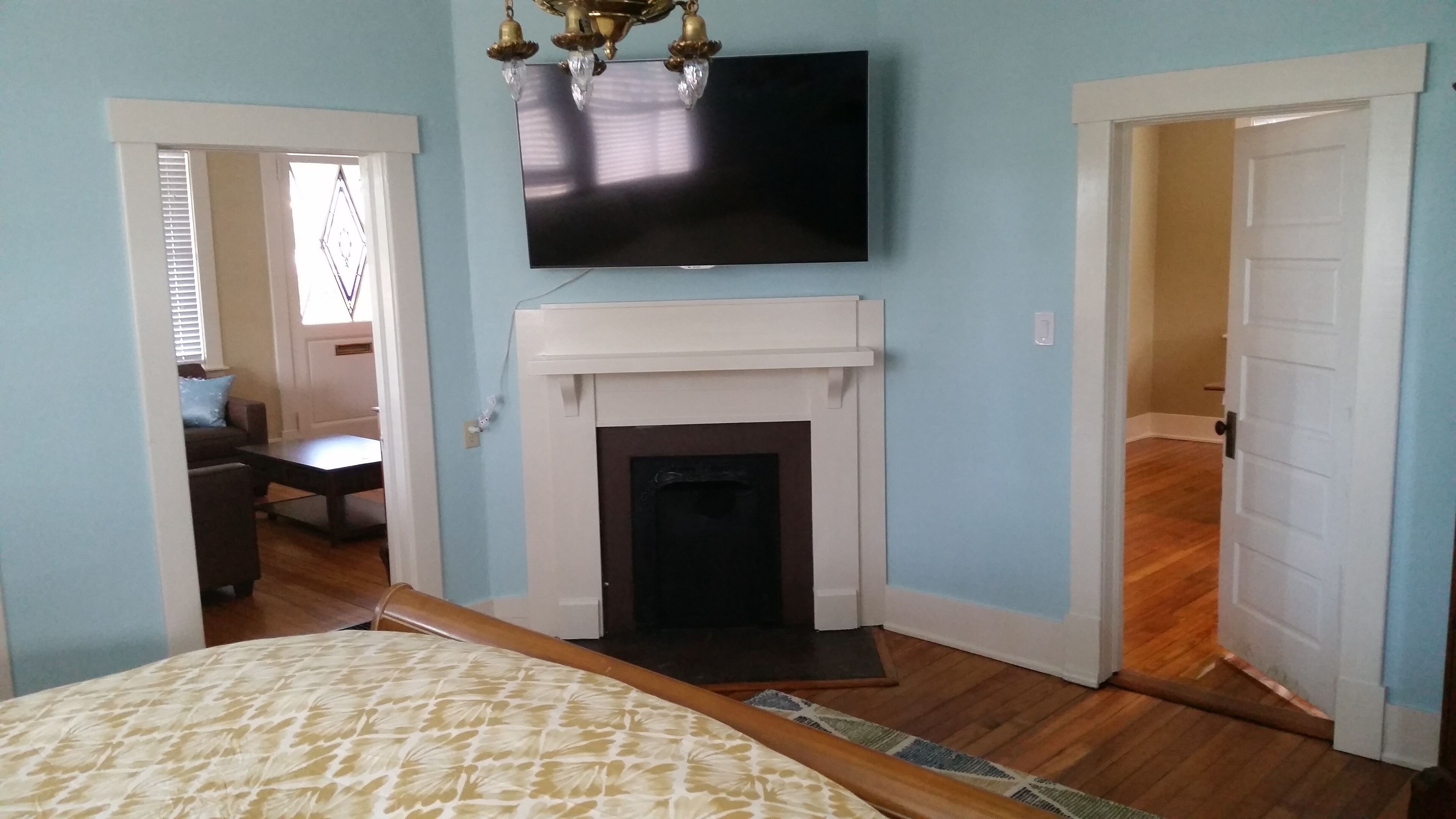 Historic Downtown Home/ Modern Conveniences