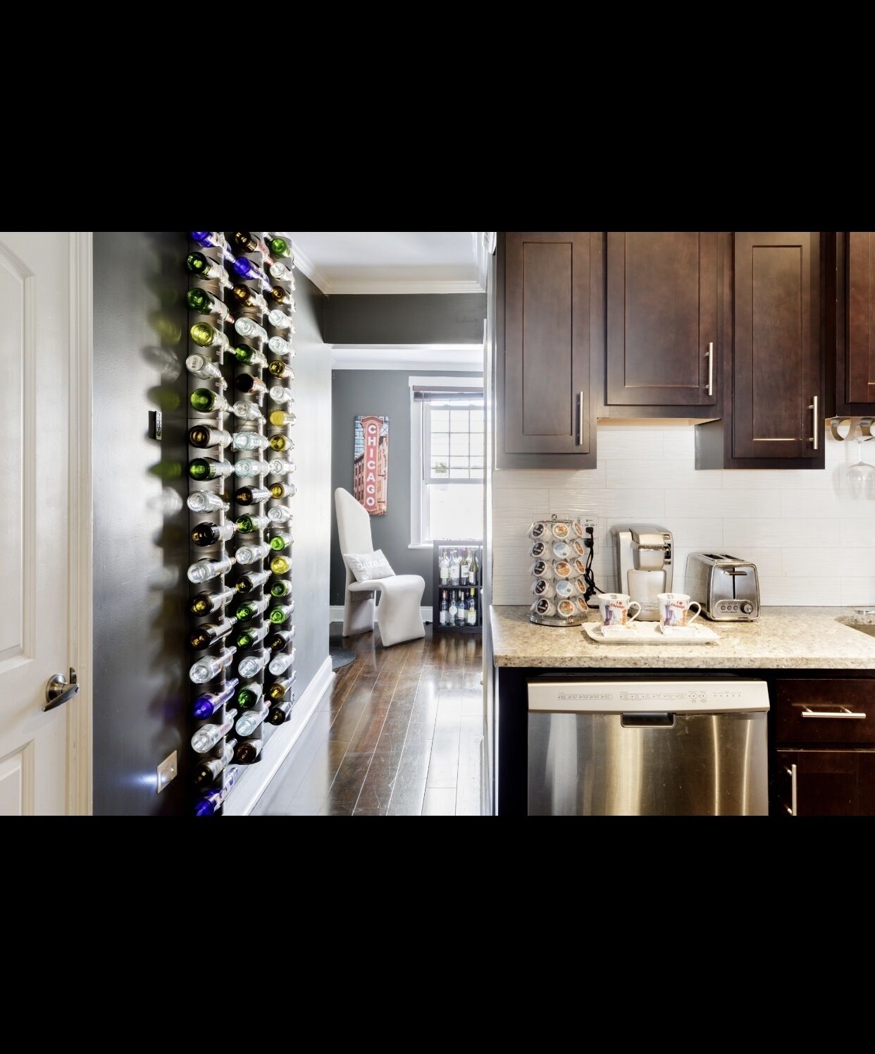 Chicago’s Dickens Place flat. Beautiful 2bed trendy, In the heart of Chicago 