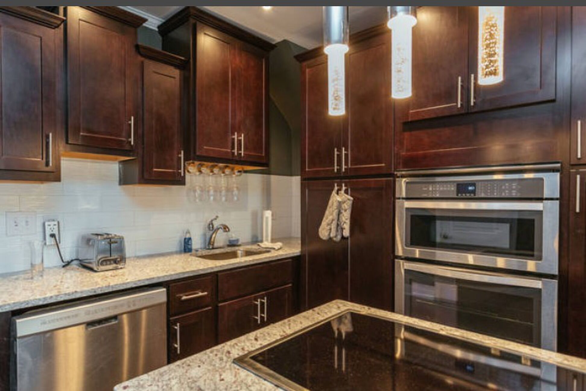 Chicago’s Dickens Place flat. Beautiful 2bed trendy, In the heart of Chicago 