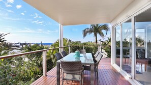 تناول الطعام بالخارج