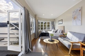 Smart TV, DVD player, stereo