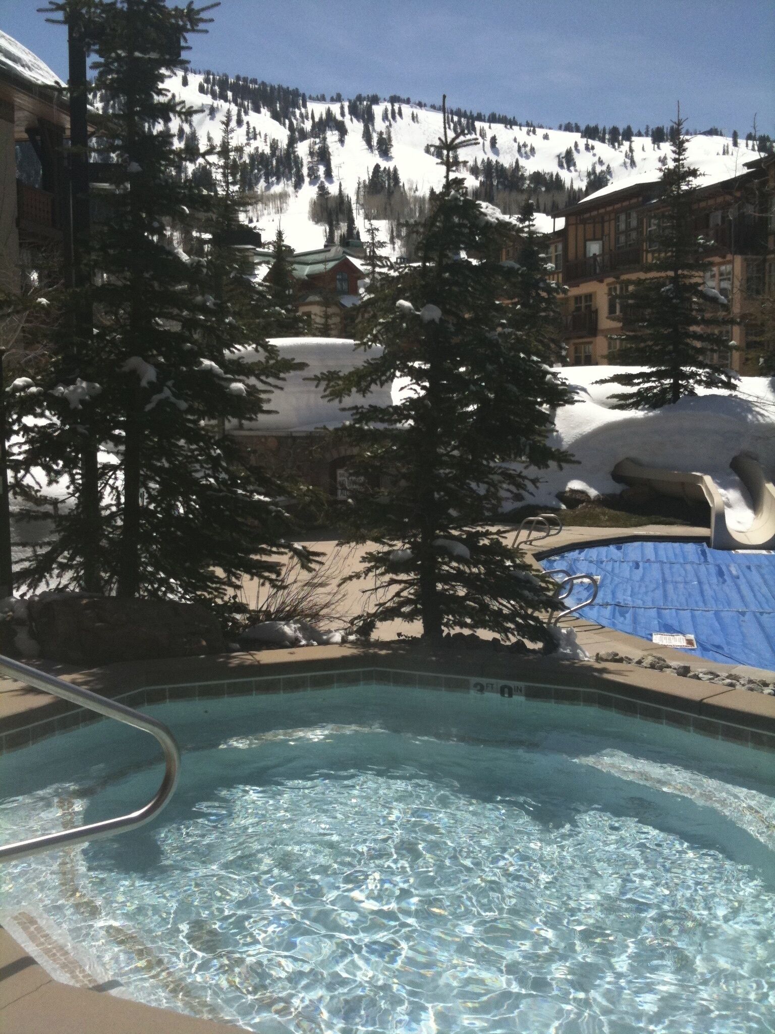 室外游泳池，恒温泳池