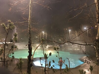 SKI IN / OUT Studio Condo con impresionantes vistas del pueblo y la pendiente Recientemente renovado 2018