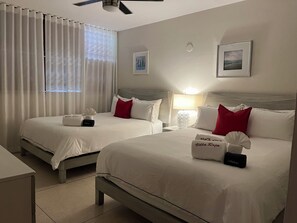 5 bedrooms, iron/ironing board, WiFi, bed sheets - Georgeous Large Beach house, Free WiFi, Pool, all attractions within10 mins ride (San Juan)