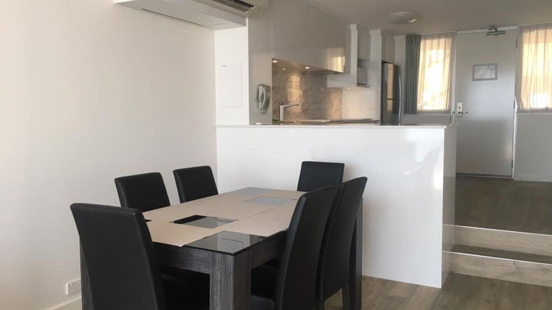Marina view Fremantle Townhouse — image 10