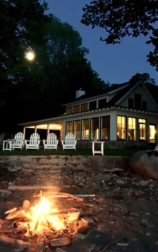 Lake Erie Lakefront Custom Built Cottage ~ Amazing Sunsets ~ Private!  